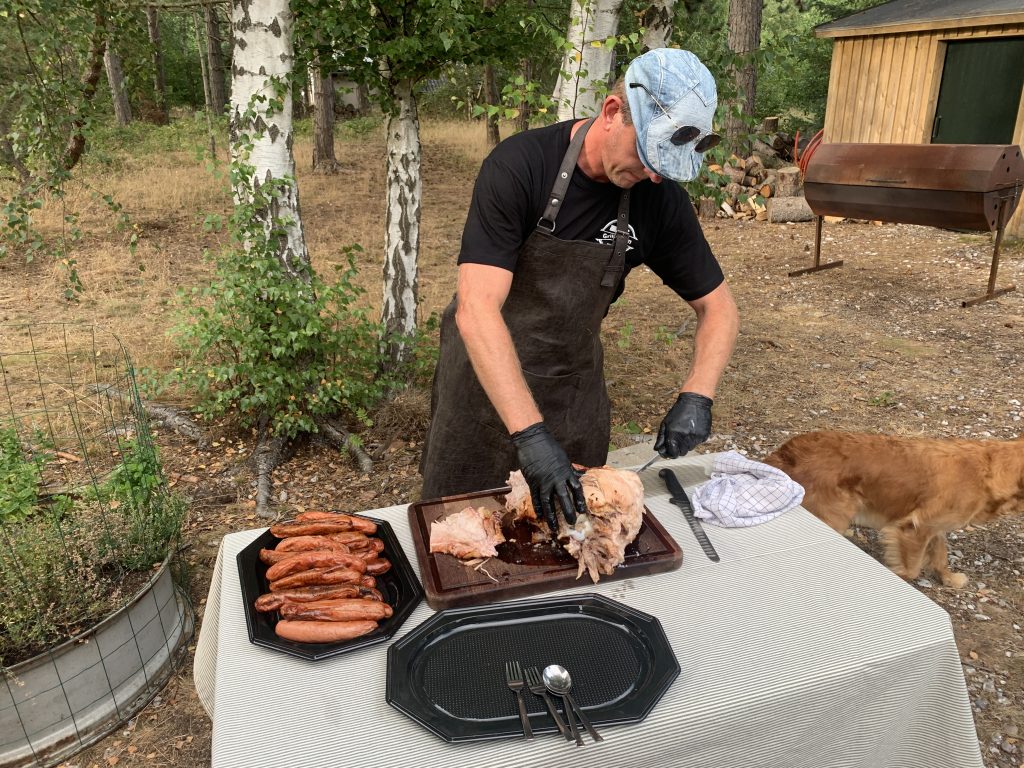 Grillmenu til fest Sammensæt din egen grillmenu Catering med grillmad Menu til grillaften Grillretter til større arrangementer Julemad på grill Catering til julefrokost Grillmenu til jul Alternativ julefrokost med grillmad Mad til jul med grilltema Tapasmenu med grillmad Småretter til fester Grillinspirerede tapas Kreative små retter på grill Grilltapas til receptioner