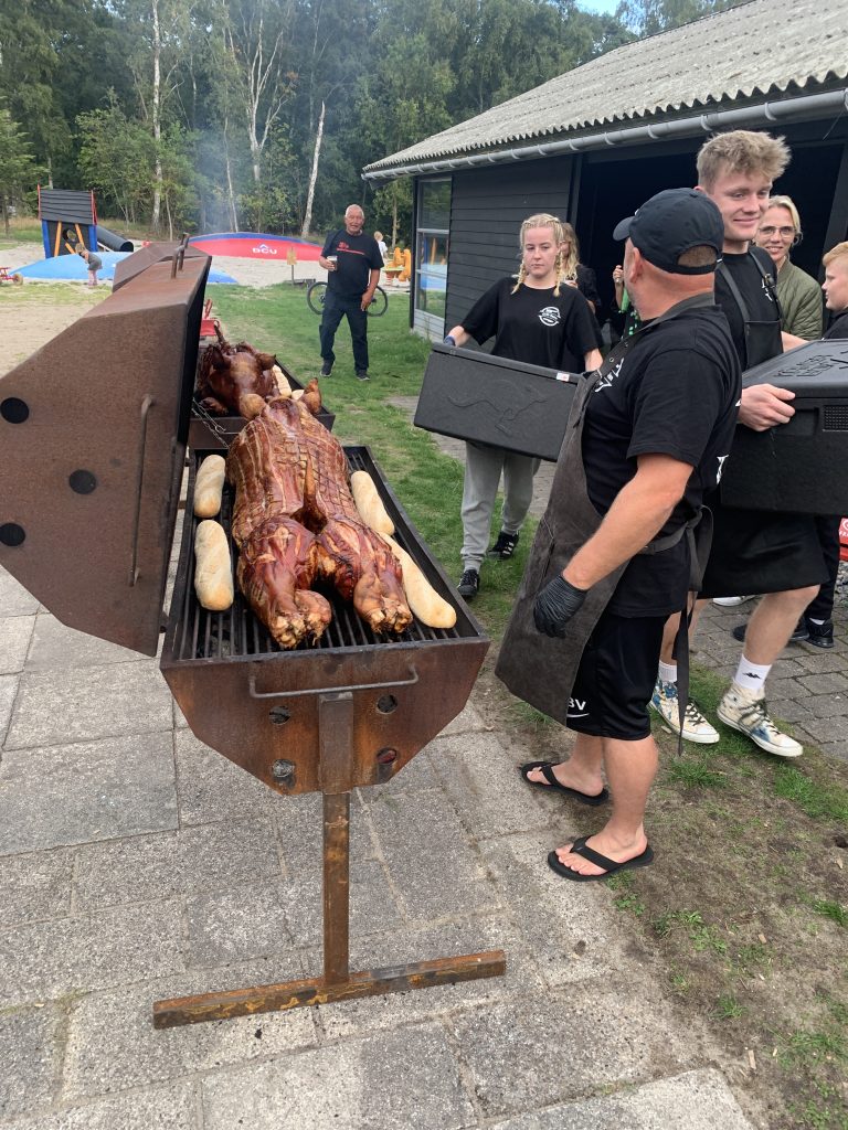 Grillmenu til fest Sammensæt din egen grillmenu Catering med grillmad Menu til grillaften Grillretter til større arrangementer